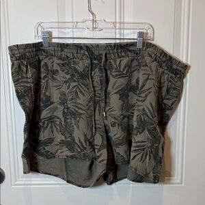 Old Navy Olive and Dark Green Leaf Patterned Shorts